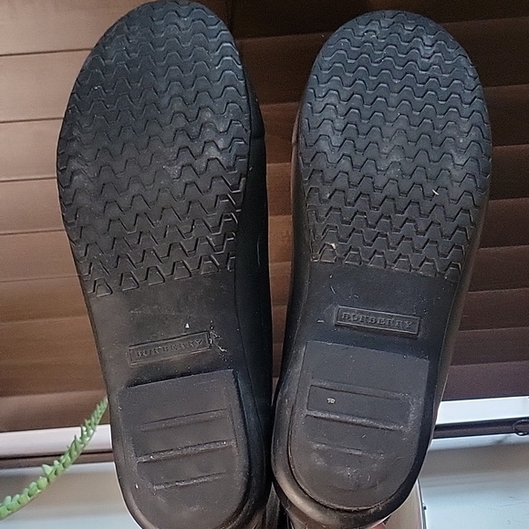 Burberry Black and Silver Accent - Picture 8 of 10